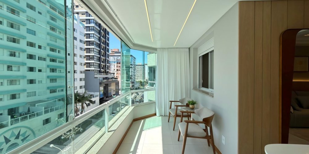 Fachada de edifício com apartamento à venda no Centro de Capão da Canoa