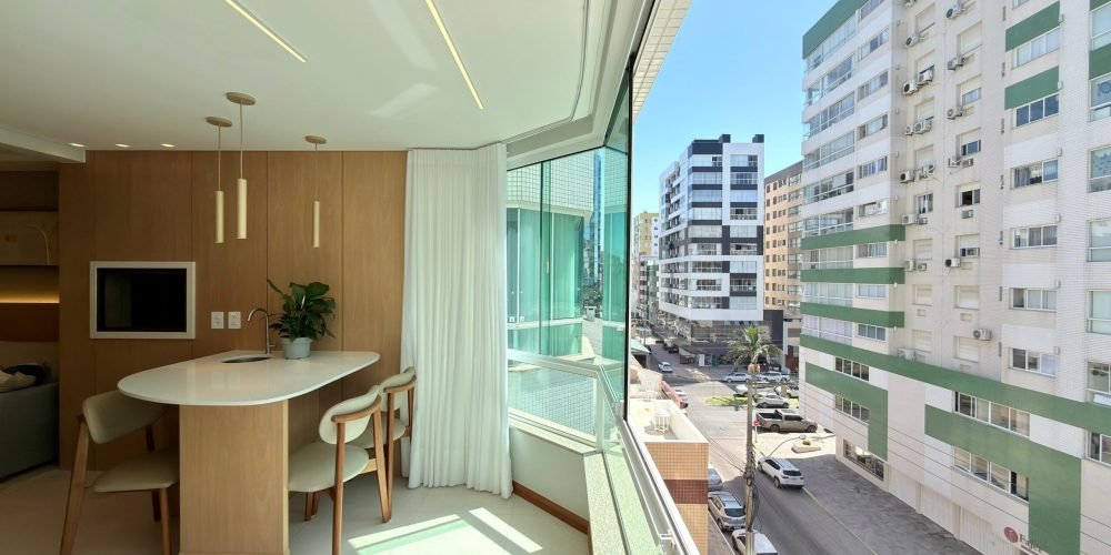 Hall de entrada de edifício com apartamento à venda em Capão da Canoa